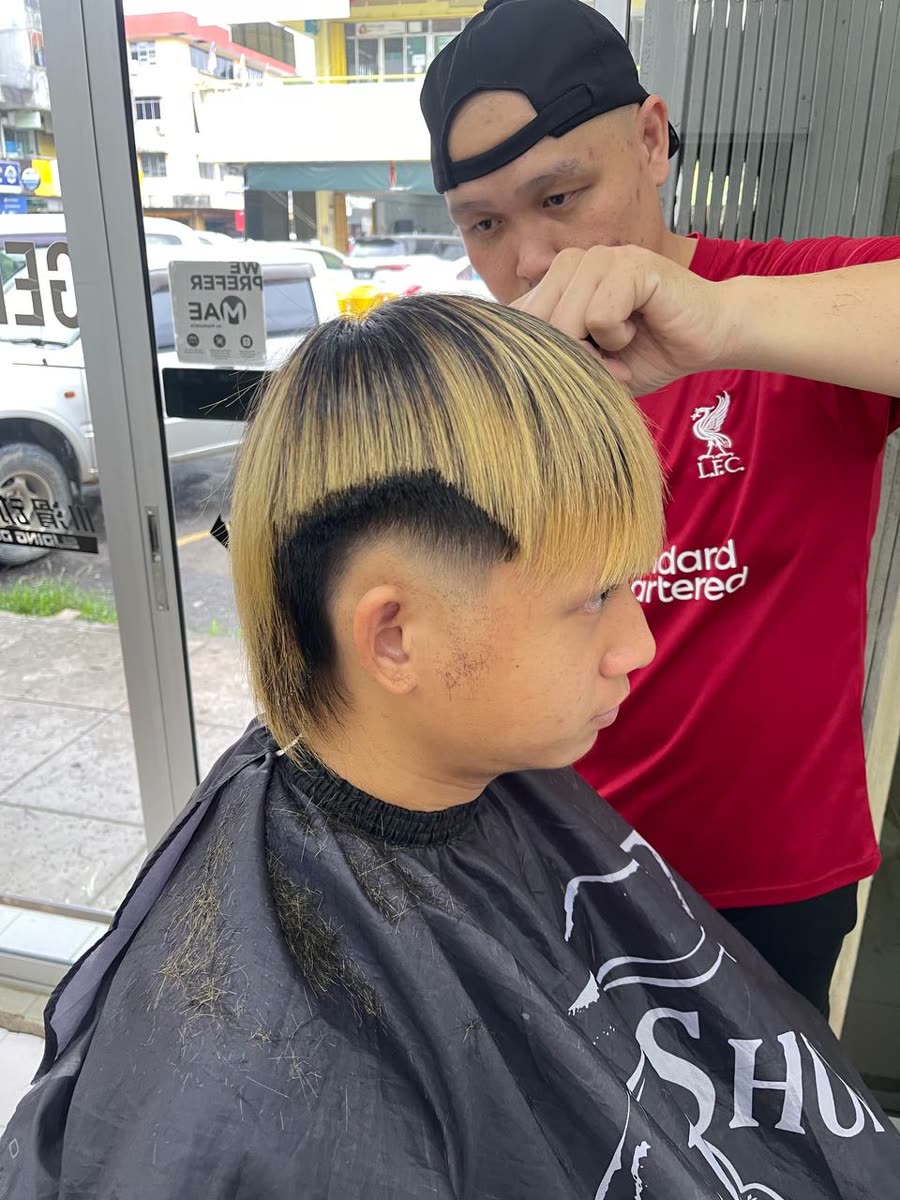Mullet blonde siap penuh
